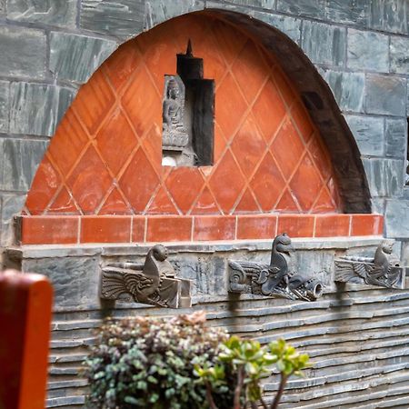 Hotel Ganesh Himal Катманду Экстерьер фото
