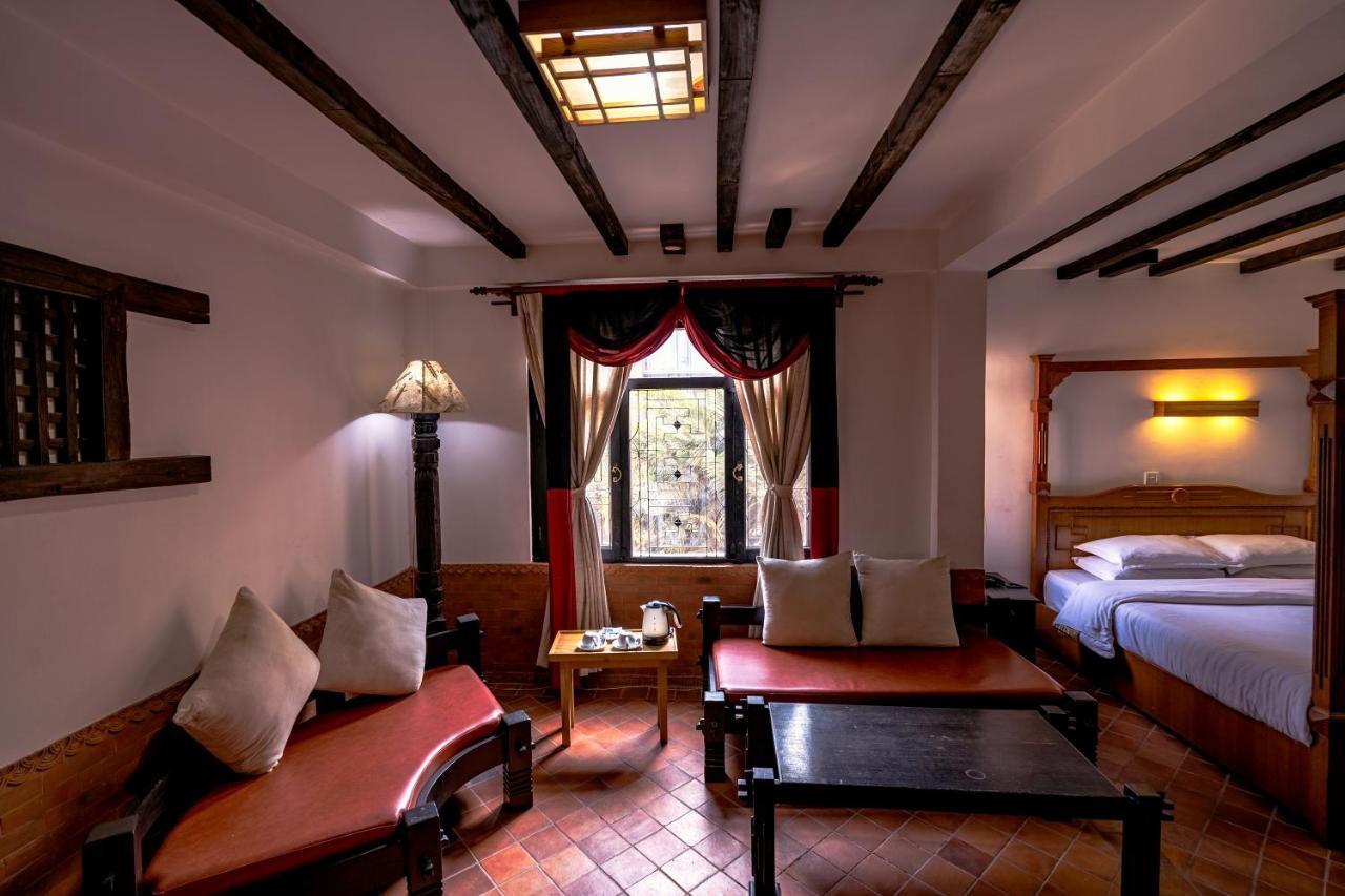 Hotel Ganesh Himal Катманду Экстерьер фото