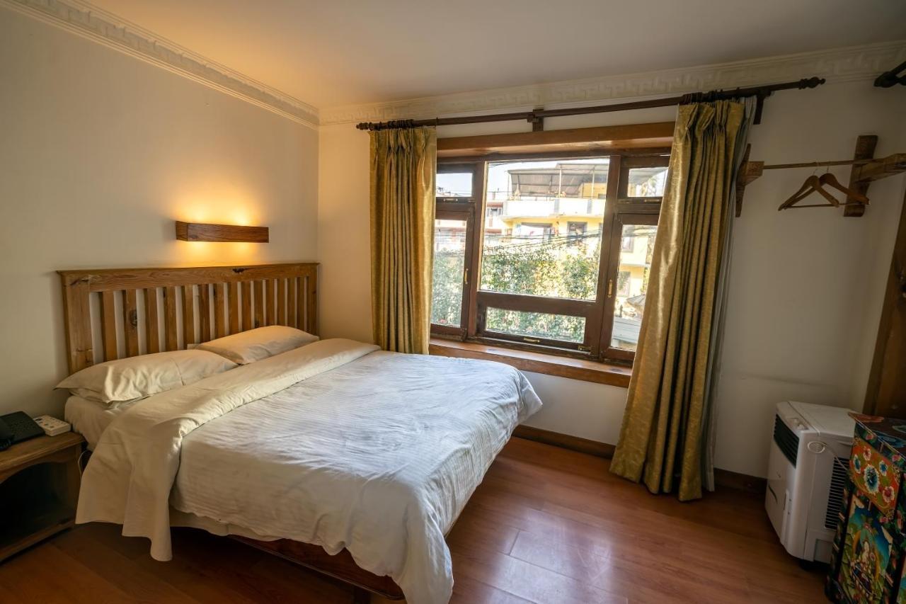 Hotel Ganesh Himal Катманду Экстерьер фото