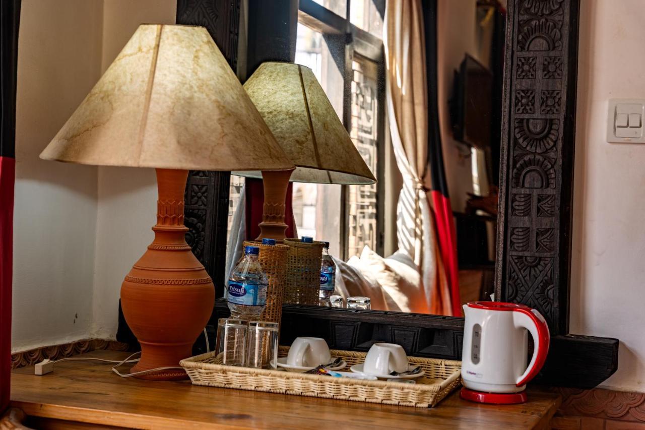 Hotel Ganesh Himal Катманду Экстерьер фото