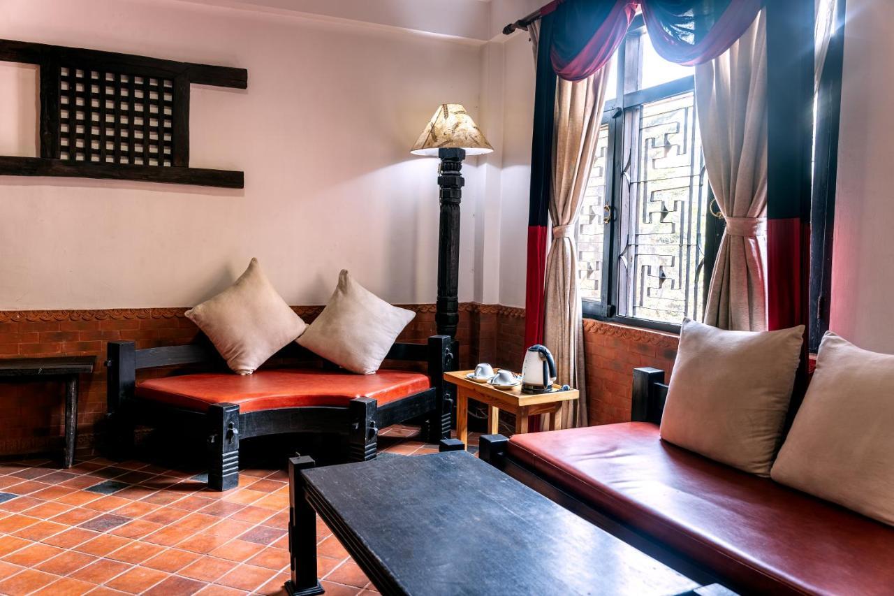 Hotel Ganesh Himal Катманду Экстерьер фото