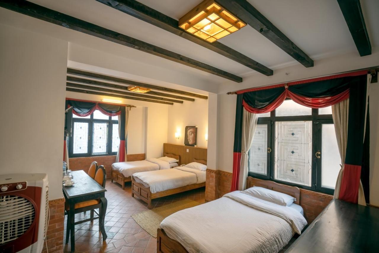 Hotel Ganesh Himal Катманду Экстерьер фото