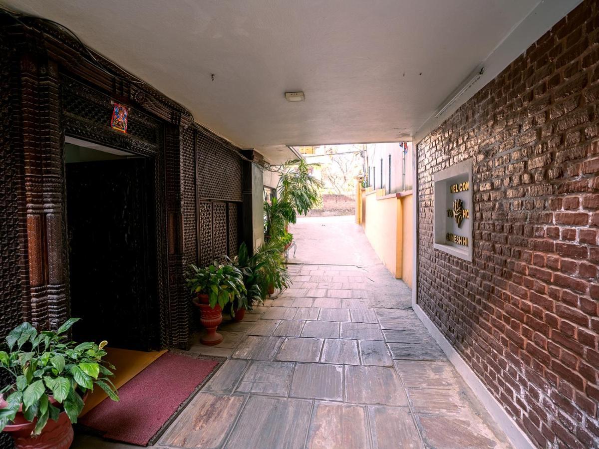Hotel Ganesh Himal Катманду Экстерьер фото