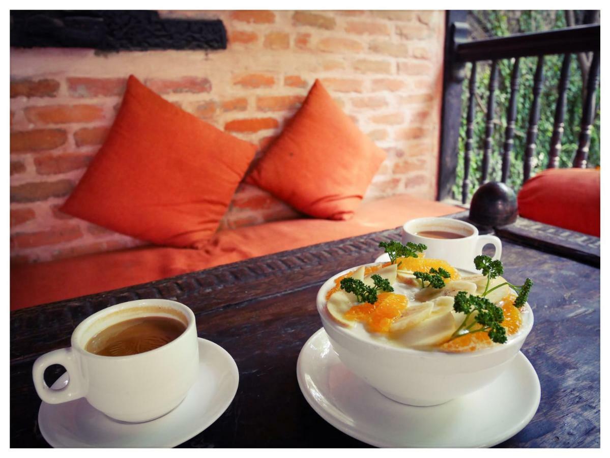 Hotel Ganesh Himal Катманду Экстерьер фото